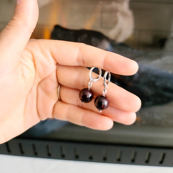 Garnet beaded earrings - Picture 2 of 3
